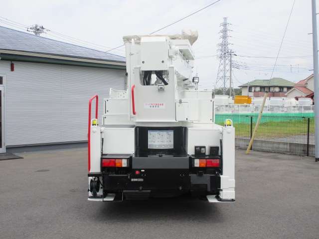 Isuzu Elf 8
