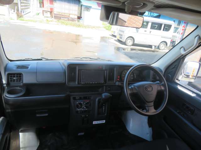 Daihatsu Hijet Cargo 11