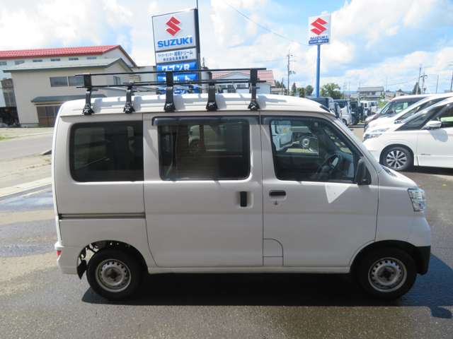 Daihatsu Hijet Cargo 3