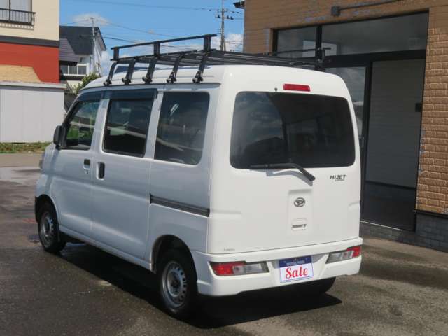 Daihatsu Hijet Cargo 6