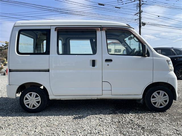 Daihatsu Hijet Cargo 11