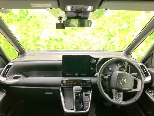 Toyota Voxy 2