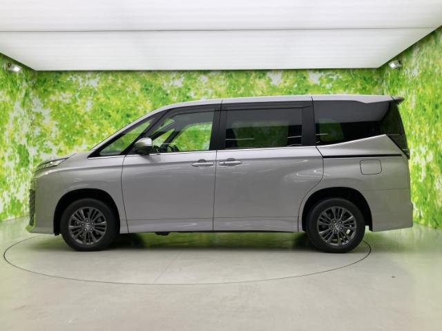 Toyota Voxy 5