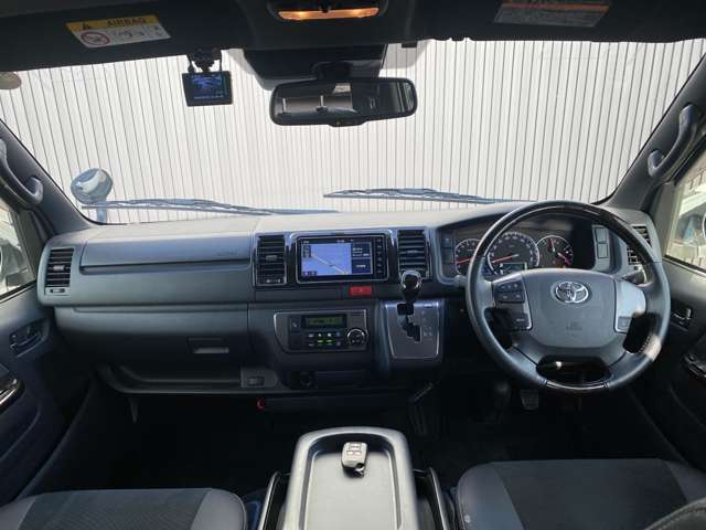Toyota Hiace Van 11