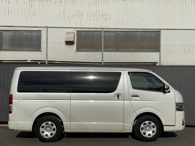 Toyota Hiace Van 4