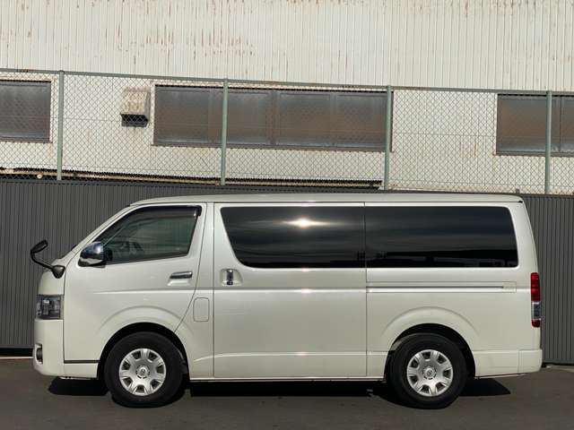 Toyota Hiace Van 5