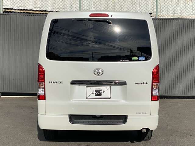 Toyota Hiace Van 6