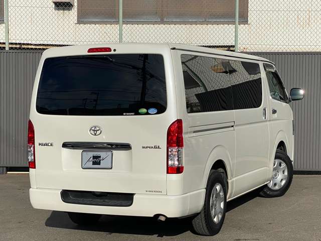 Toyota Hiace Van 7