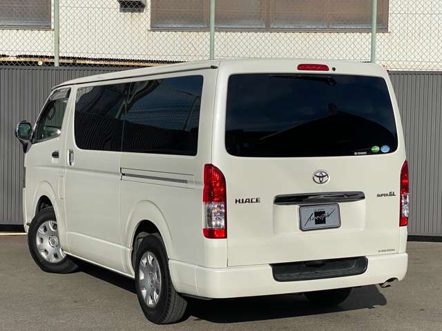 Toyota Hiace Van 8