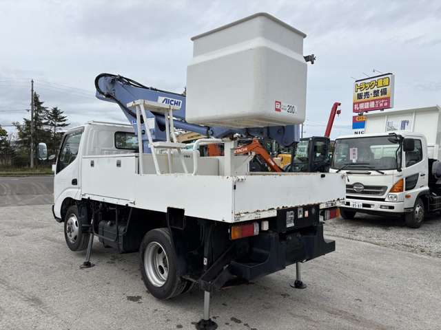 Hino Dutro 10