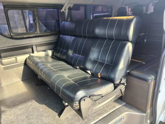 Toyota Hiace 2
