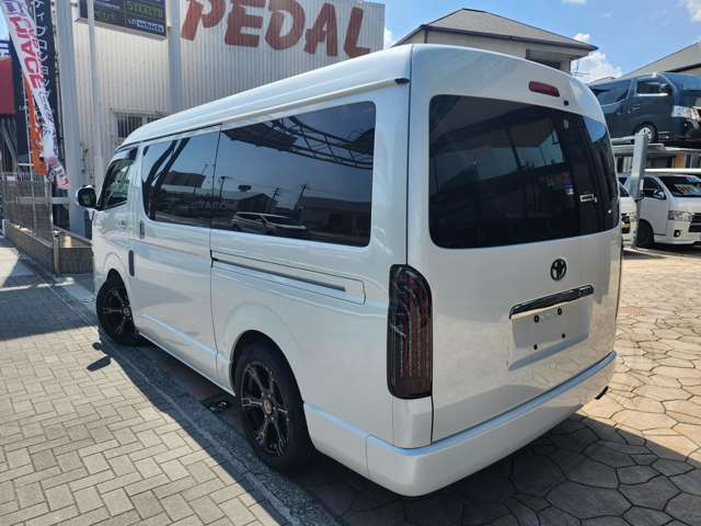Toyota Hiace 7
