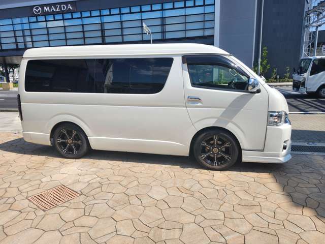 Toyota Hiace 8