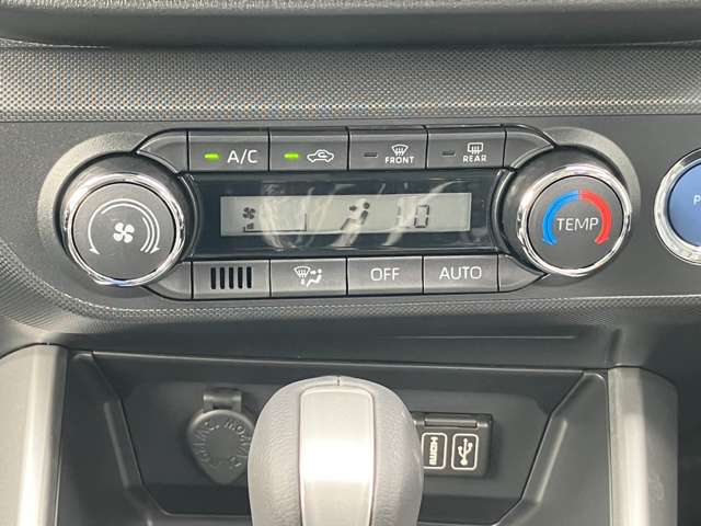 Daihatsu Rocky 11