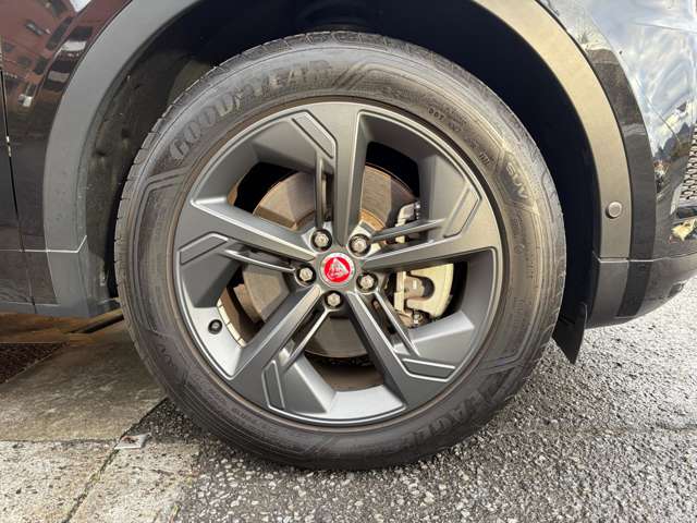 Jaguar E-Pace 8