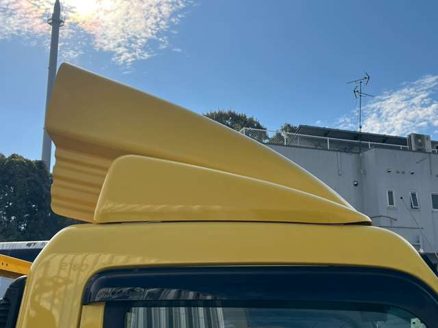 Mitsubishi Fuso Canter 9