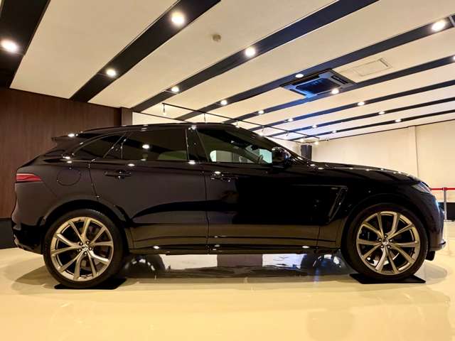 Jaguar F-Pace 11