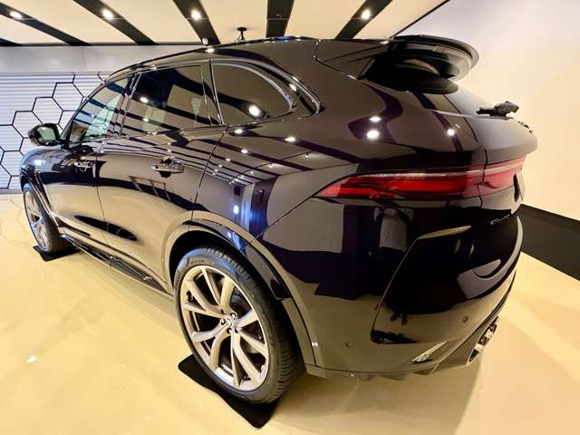 Jaguar F-Pace 8