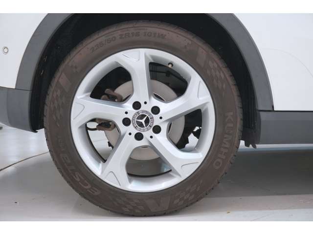 Mercedes-Benz GLA-Class 11