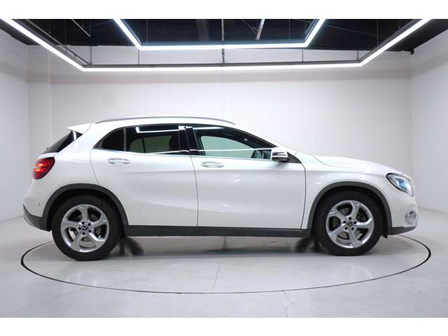 Mercedes-Benz GLA-Class 4