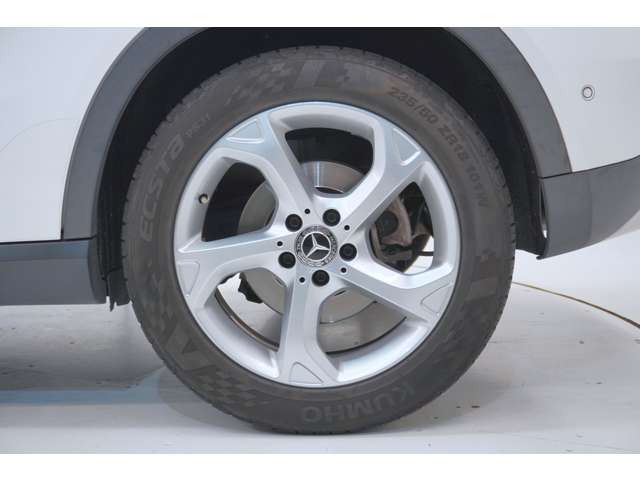 Mercedes-Benz GLA-Class 10