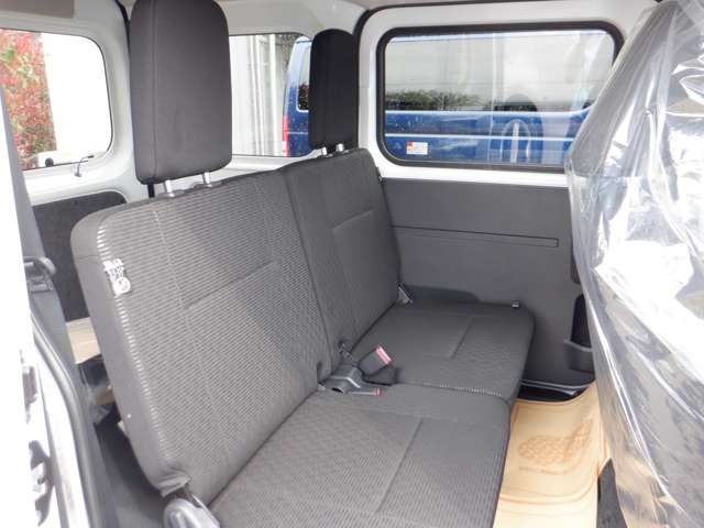 Daihatsu Hijet Cargo 11