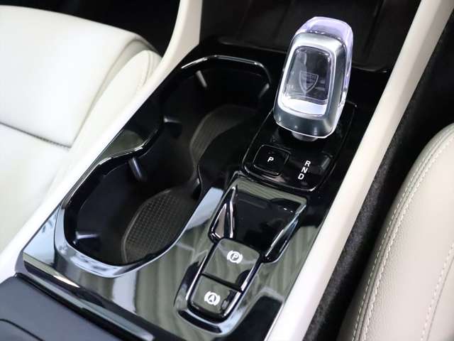 Volvo XC40 12