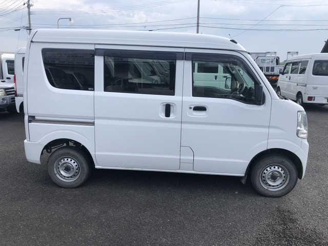 Nissan NV100 Clipper 4