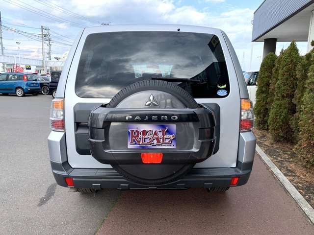 Mitsubishi Pajero 9