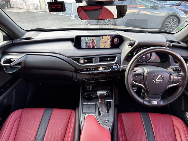 Lexus UX 6