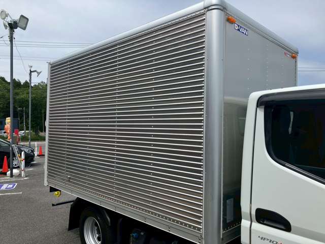 Mitsubishi Fuso Canter 9