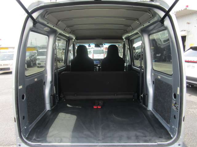 Daihatsu Hijet Cargo 11
