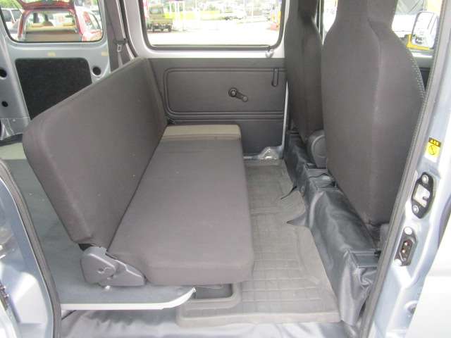 Daihatsu Hijet Cargo 12