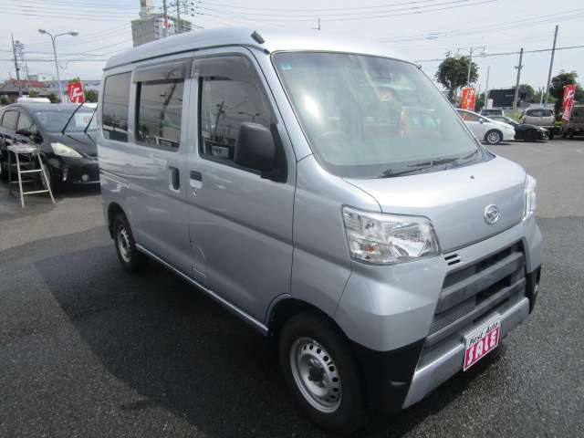 Daihatsu Hijet Cargo 4