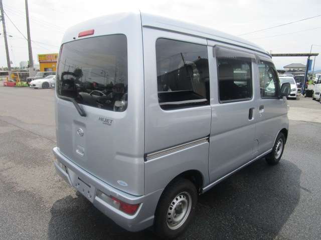 Daihatsu Hijet Cargo 8