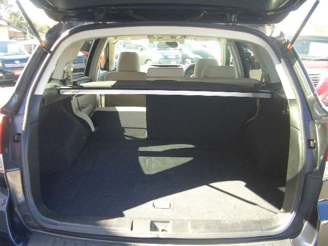 Subaru Legacy Outback 11