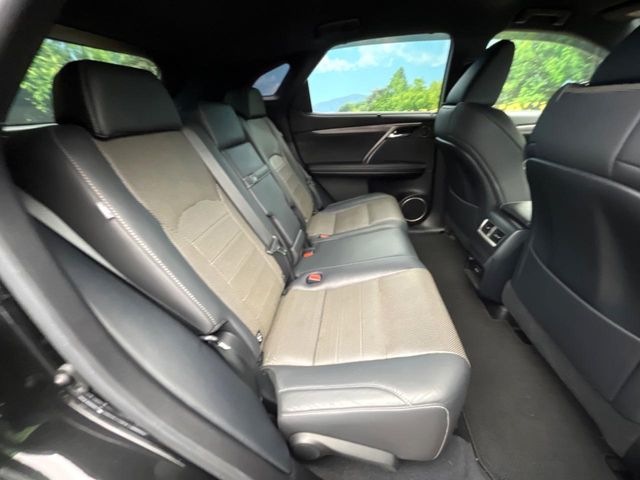 Lexus RX 9
