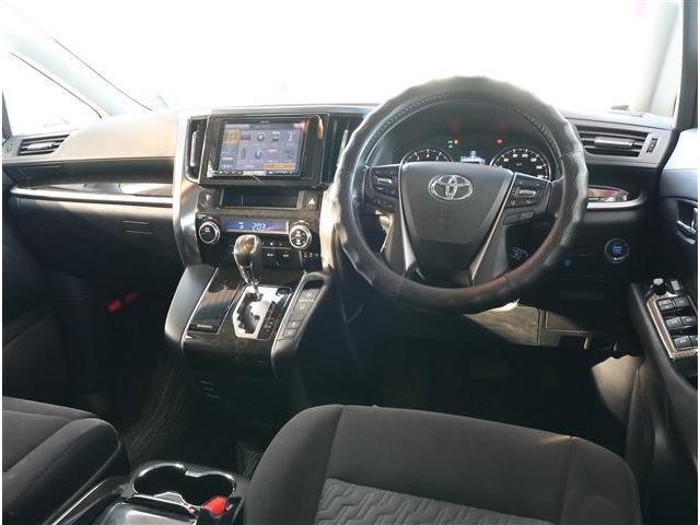 Toyota Alphard 3