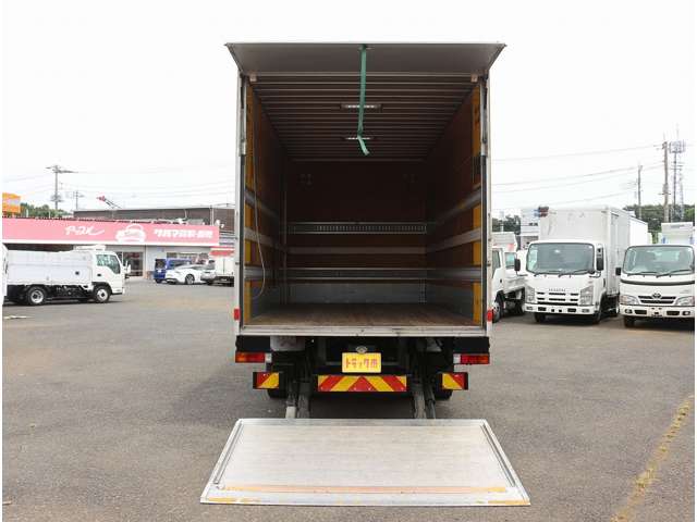 Mitsubishi Fuso Canter 2