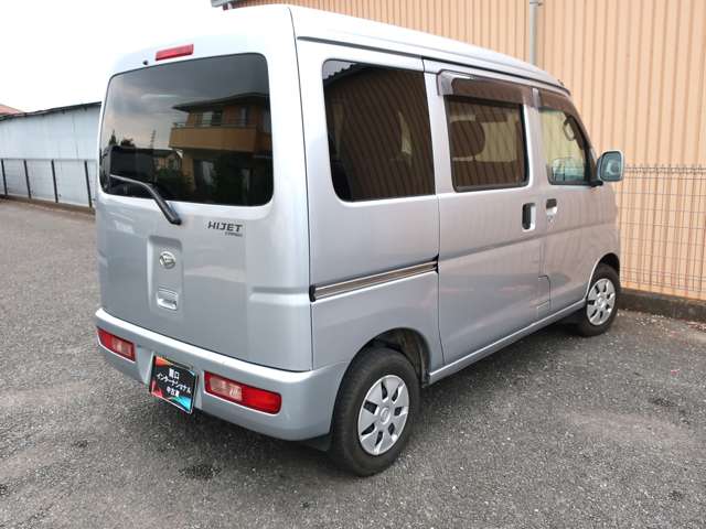 Daihatsu Hijet Cargo 11