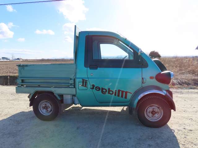 Daihatsu Midget II 8