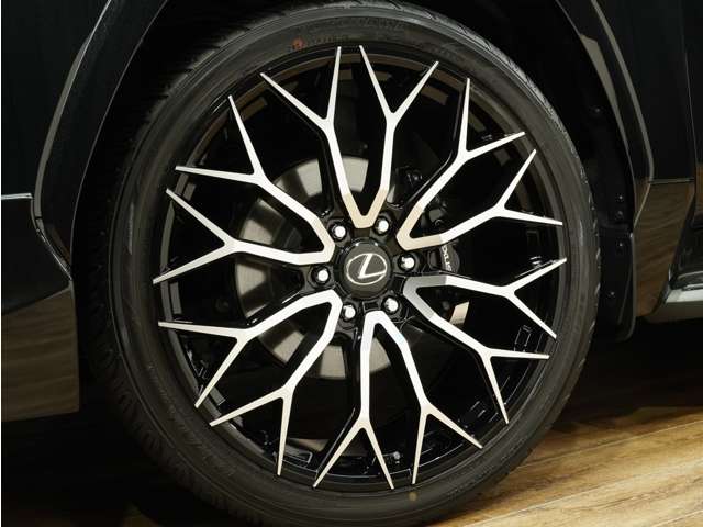 Lexus LX 11