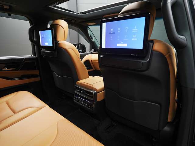 Lexus LX 9