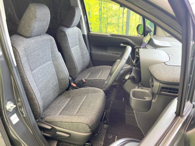 Toyota Sienta 8