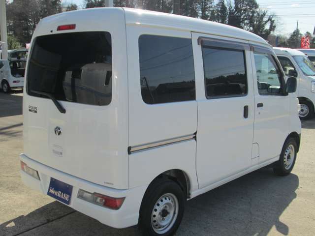Toyota Pixis Van 11