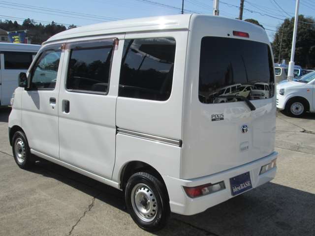 Toyota Pixis Van 10