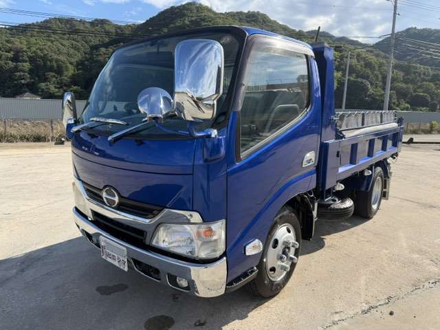 Hino Dutro 3