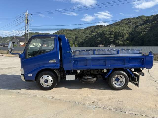 Hino Dutro 4