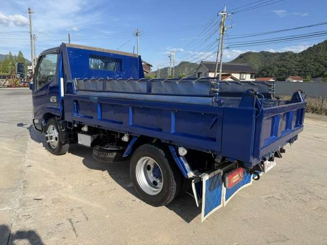 Hino Dutro 5