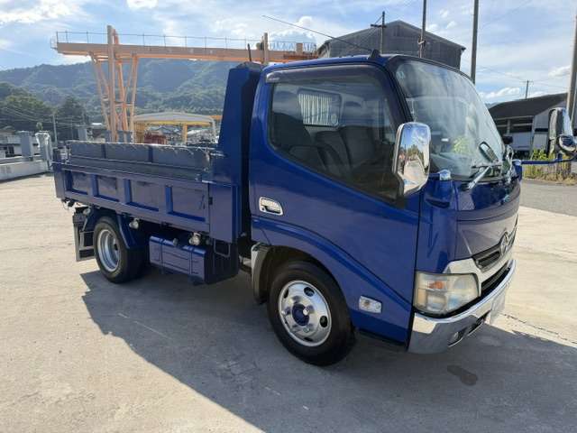 Hino Dutro 9